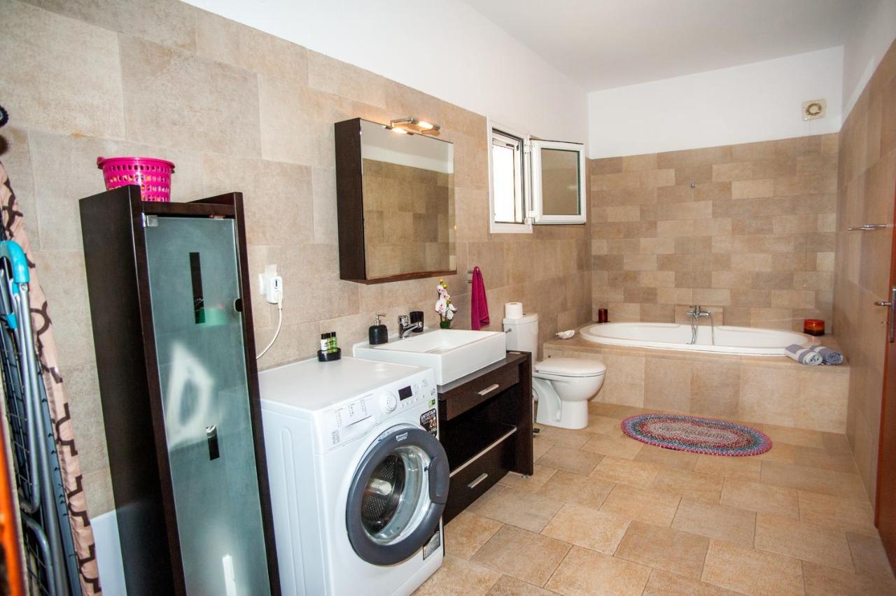Nikos Apartments Spacious And Panoramic Аргостоліон Екстер'єр фото